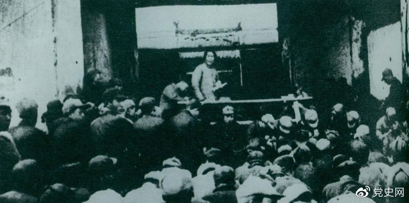 1935年12月27日，毛澤東在陜北瓦窯堡黨的活動(dòng)分子會(huì)議上作《論反對日本帝國主義的策略》報(bào)告。